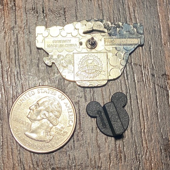 Fanntasy Fanny Packs Mystery Louis Disney Pin - Picture 3 of 4